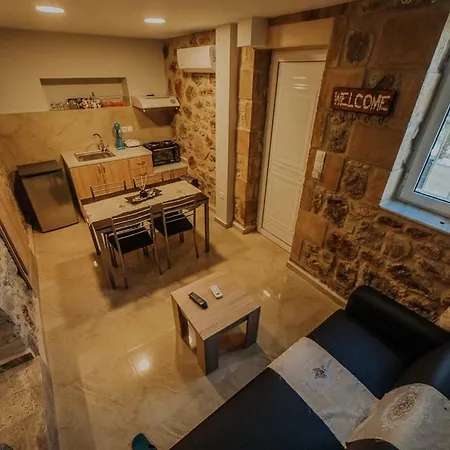 Eleutheria Apartment *