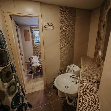 アパート Eleutheria