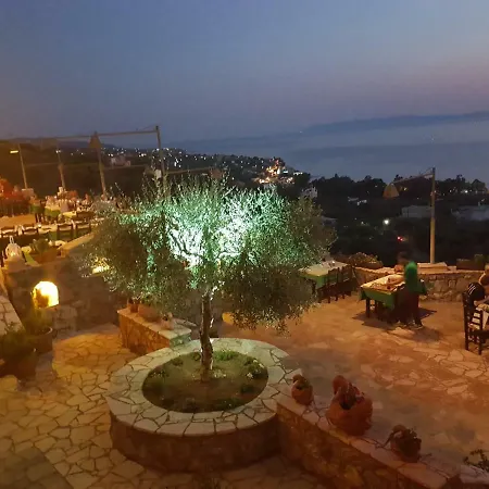 Eleutheria * カラマタ